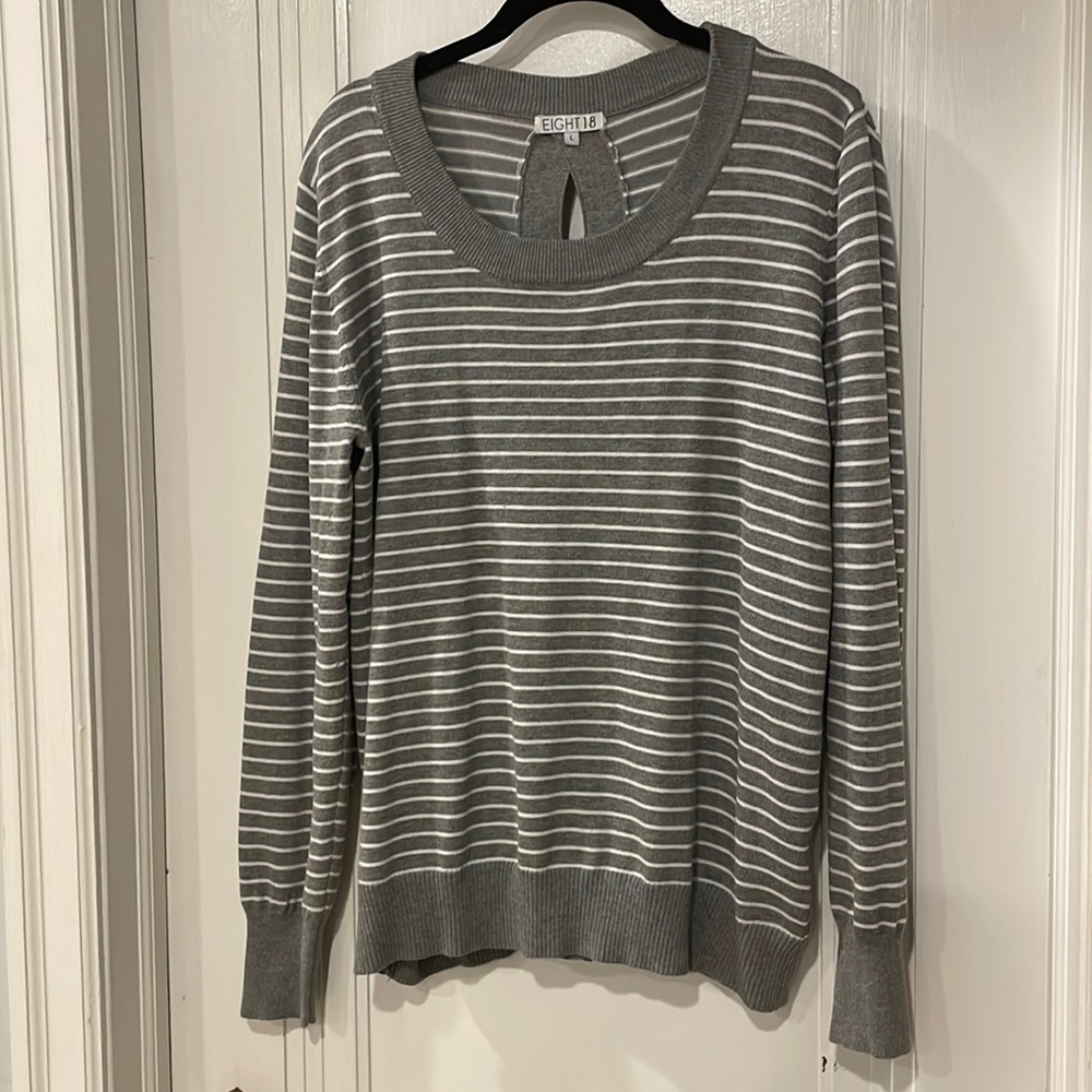 COPY - EIGHT 18 Francie Back Detail Pullover